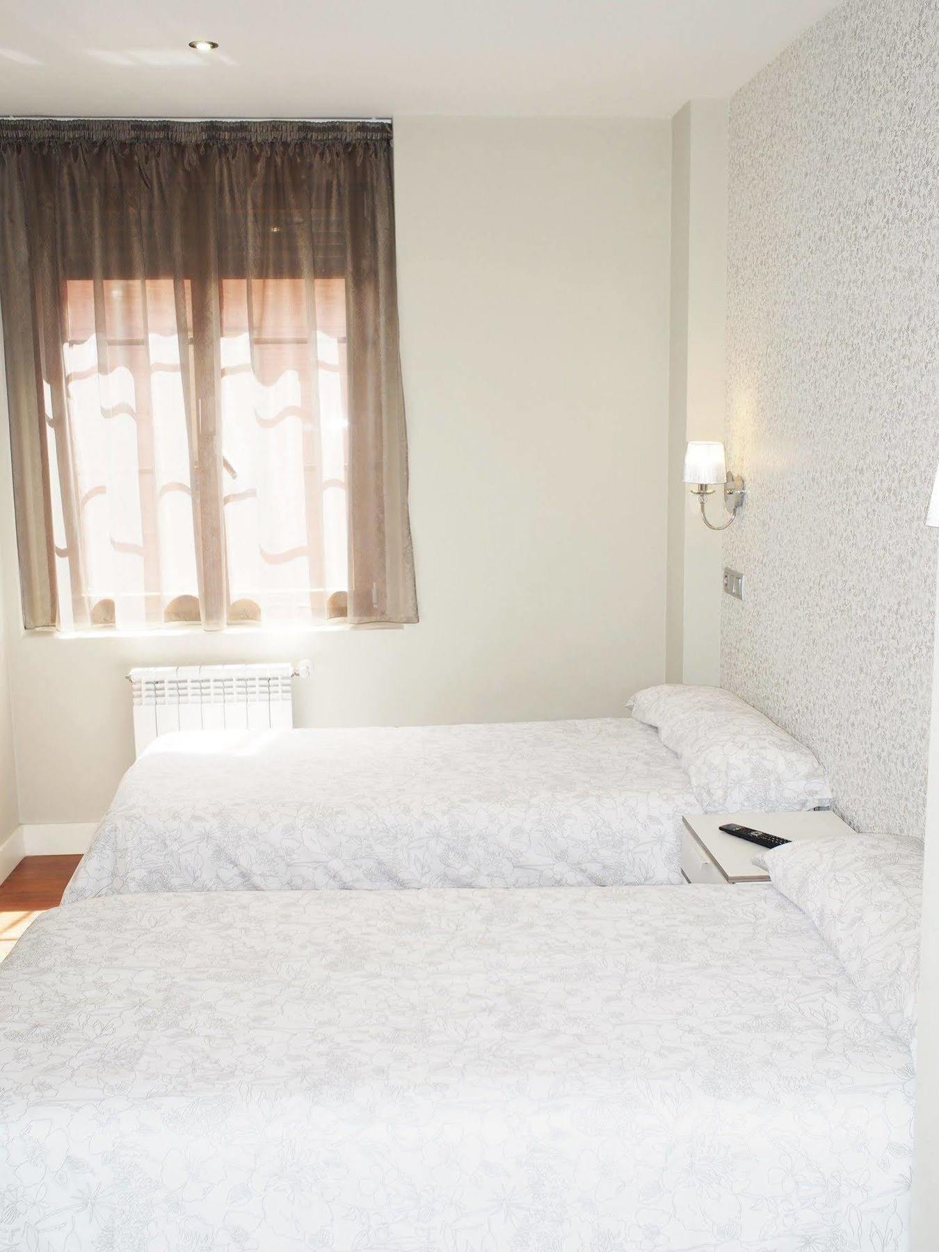 Hotel Rosal Oviedo Zewnętrze zdjęcie